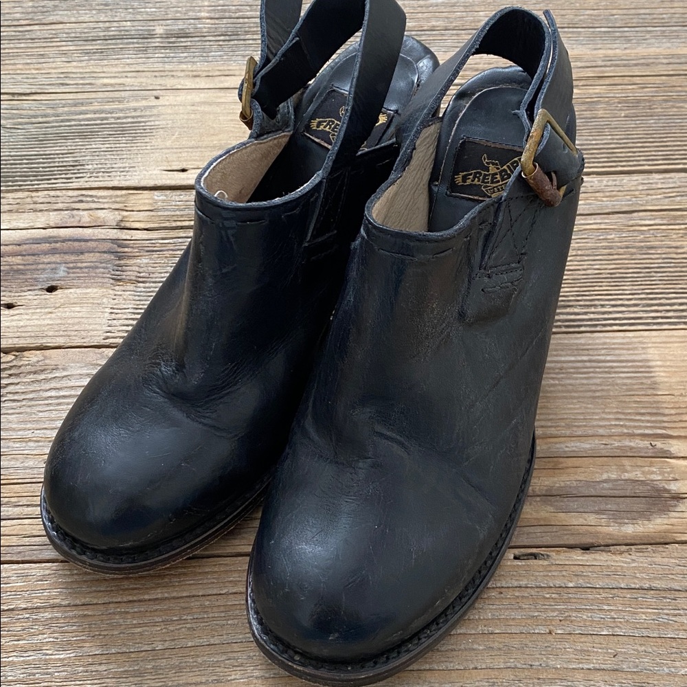 Freebird by Steven Gold Heeled Slingback Clogs. Black. Size 8.